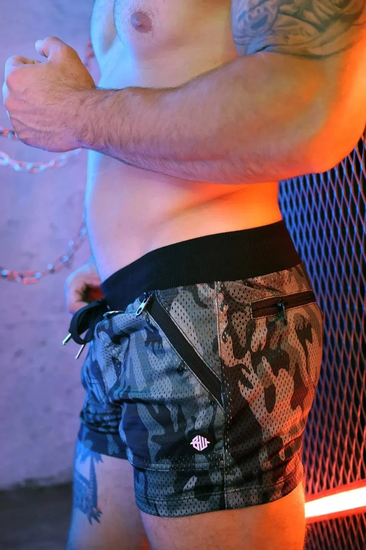 HOOK UP SHORTS CAMO