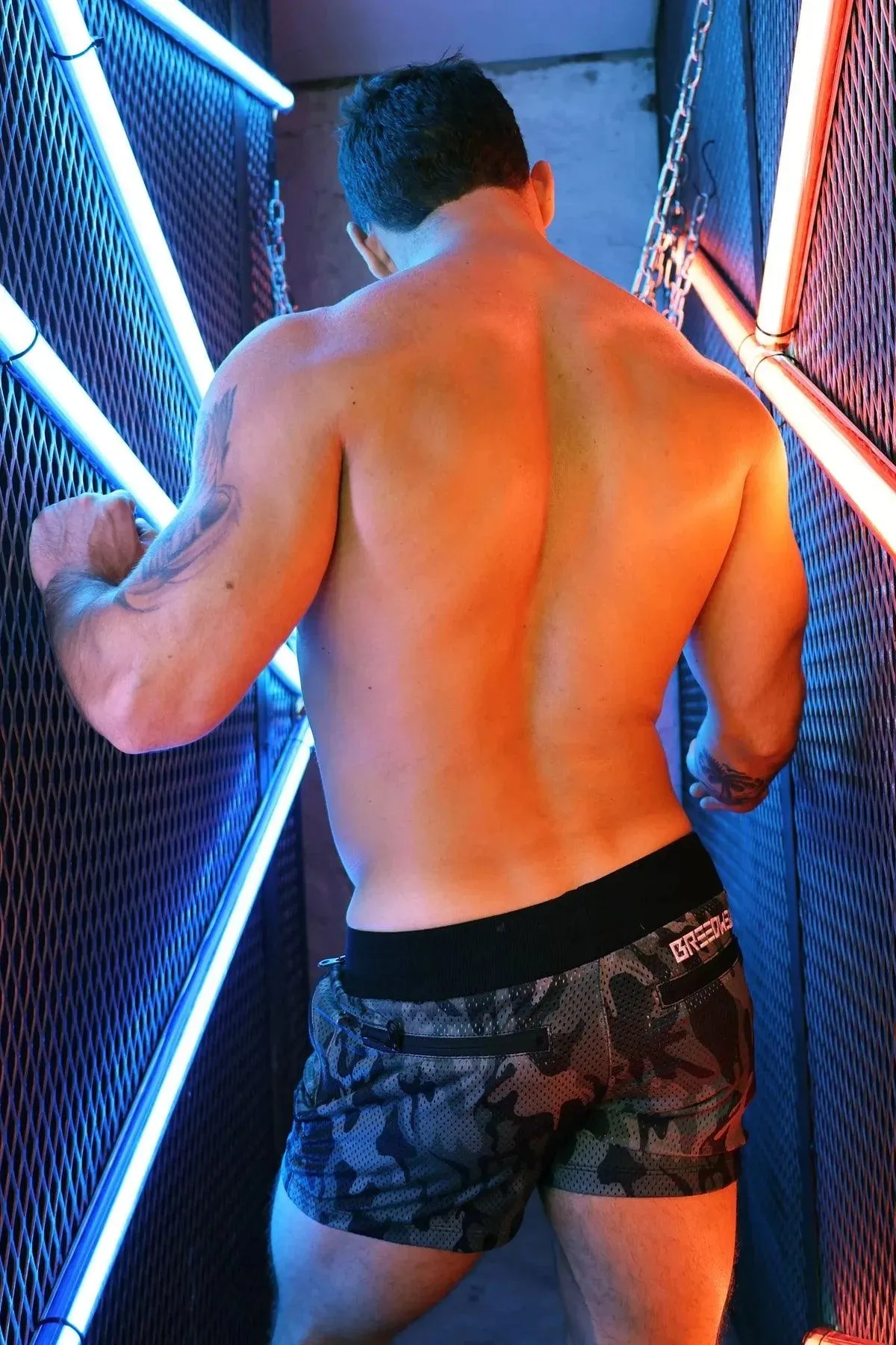 HOOK UP SHORTS CAMO