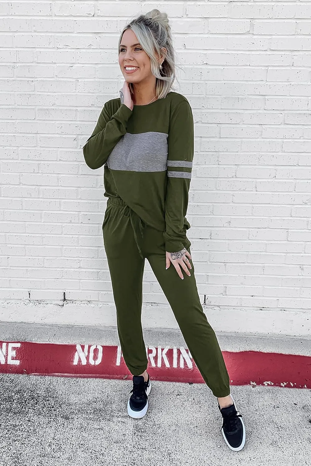 PRETTYGARDEN Women's Color Block 2 Piece Tracksuit Crewneck Long Sleeve Tops Long Sweatpants Outfits Lounge Sets