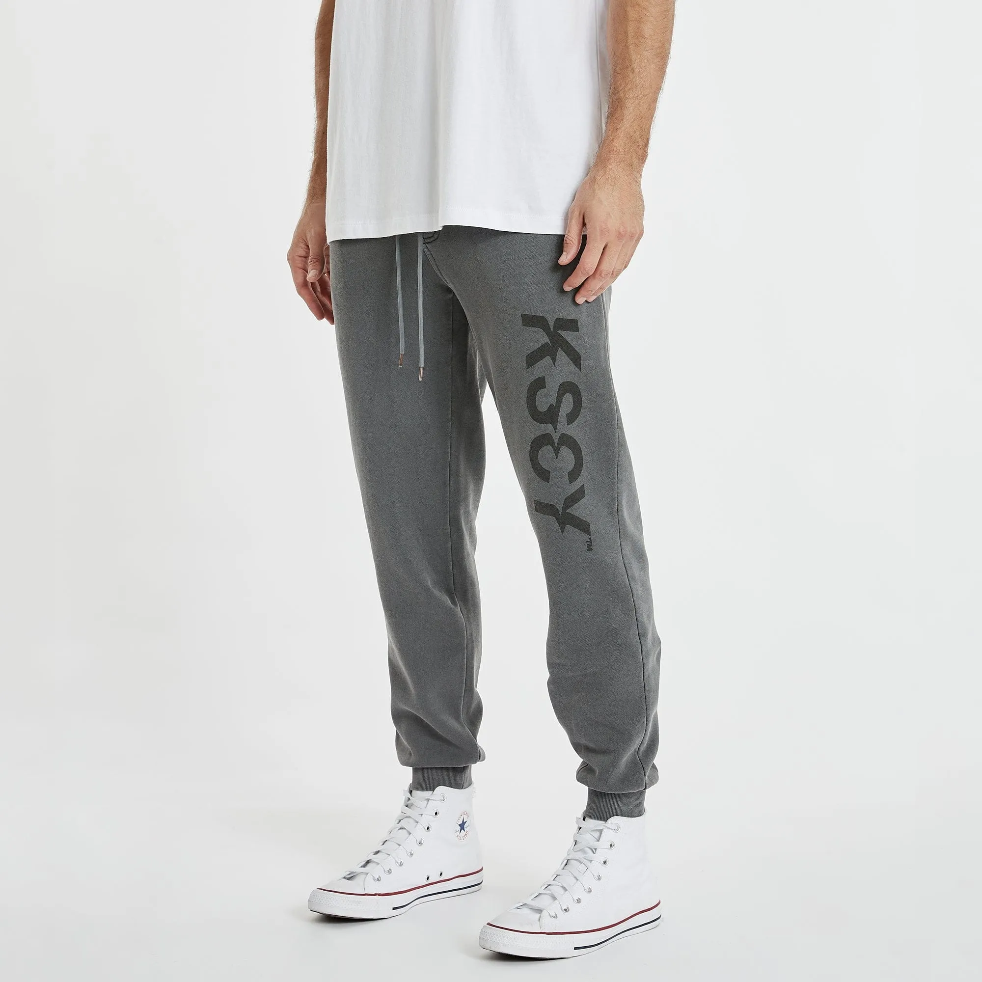 Saxon Trackpant Pigment Charcoal