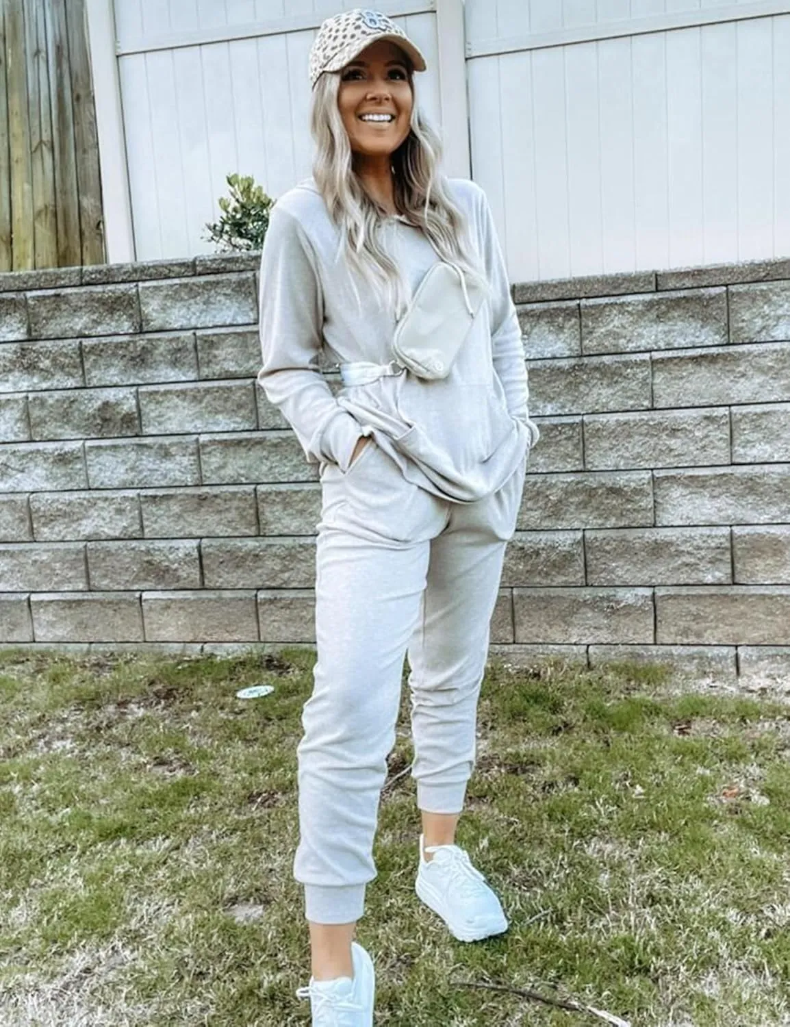 ZHENWEI Sweatsuits for Women Set Jogger Set Hoodie Two Piece Lounge Suit Long Sleeve Athletic Outfits Kangaroo Pockets